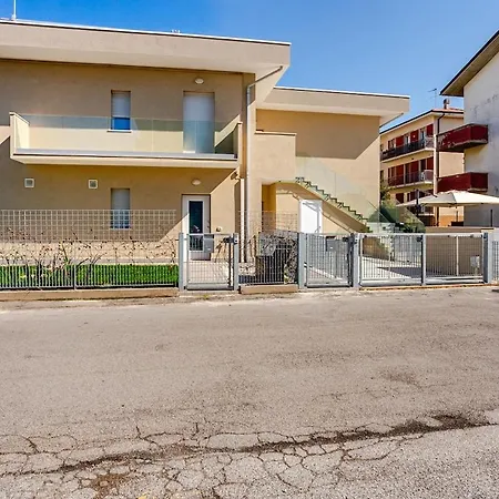 公寓 Elegant With Large Garden And Parking