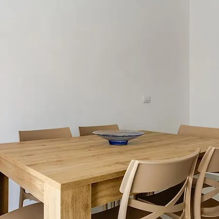 アパート Elegant With Large Garden And Parking *