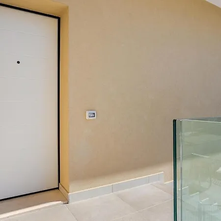 アパート Elegant With Large Garden And Parking マロッタ